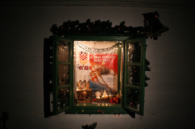 OSVIJETLJEN I PROZOR U MATENCIMA NA KUĆI ANE VARGEK